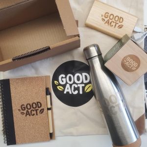 Exemple de personnalisation de goodies avec le logo de Good Act