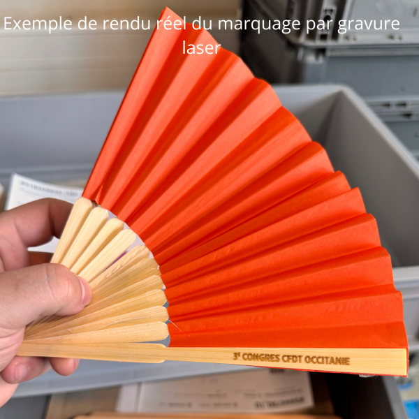 Exemple de marquage par gravure laser sur un éventail