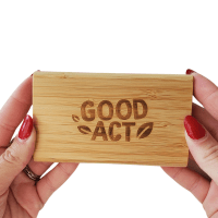 Exemple de gravure laser sur bambou avec logo Good Act
