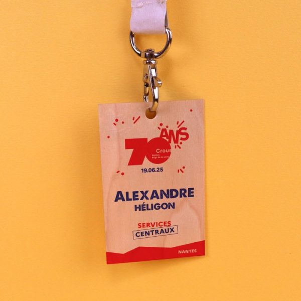 Badge en bois personnalisé