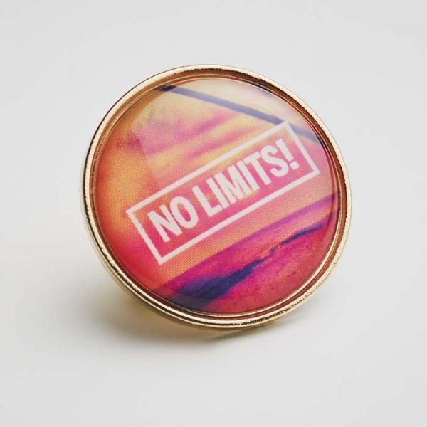 Pin's en métal personnalisable avec un logo - Goodies entreprise