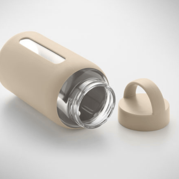 Bourde en verre personnalisée avec pochette en silicone - 600 ml